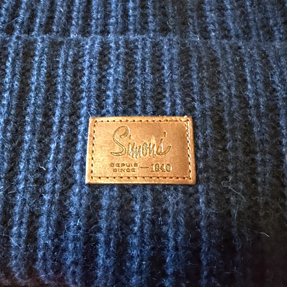 Simons navy blue ribbed pure recycled lambswool chunky tuque hat beanie NWT - Picture 3 of 11